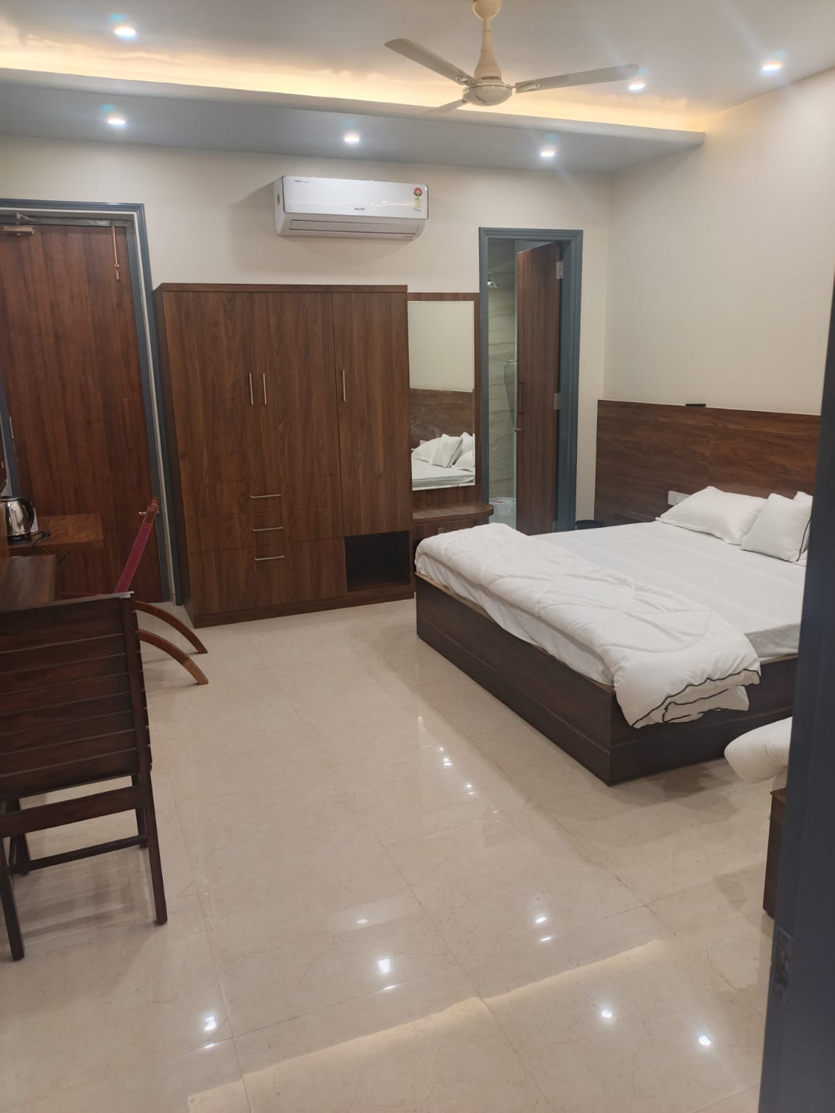 fully furnished luxurious 1 room set in nirman nagar only for girls-Nirman Nagar-Jaipur